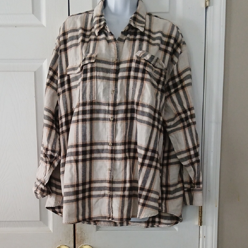 Old Navy The Boyfriend Shirt plaid cream, tan, black  Sz XXL  EUC
